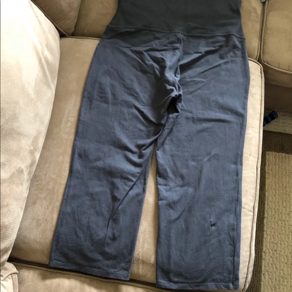 💵SOLD💵 Maternity Cropped Old Navy Yoga Pants - Picture 5 of 8